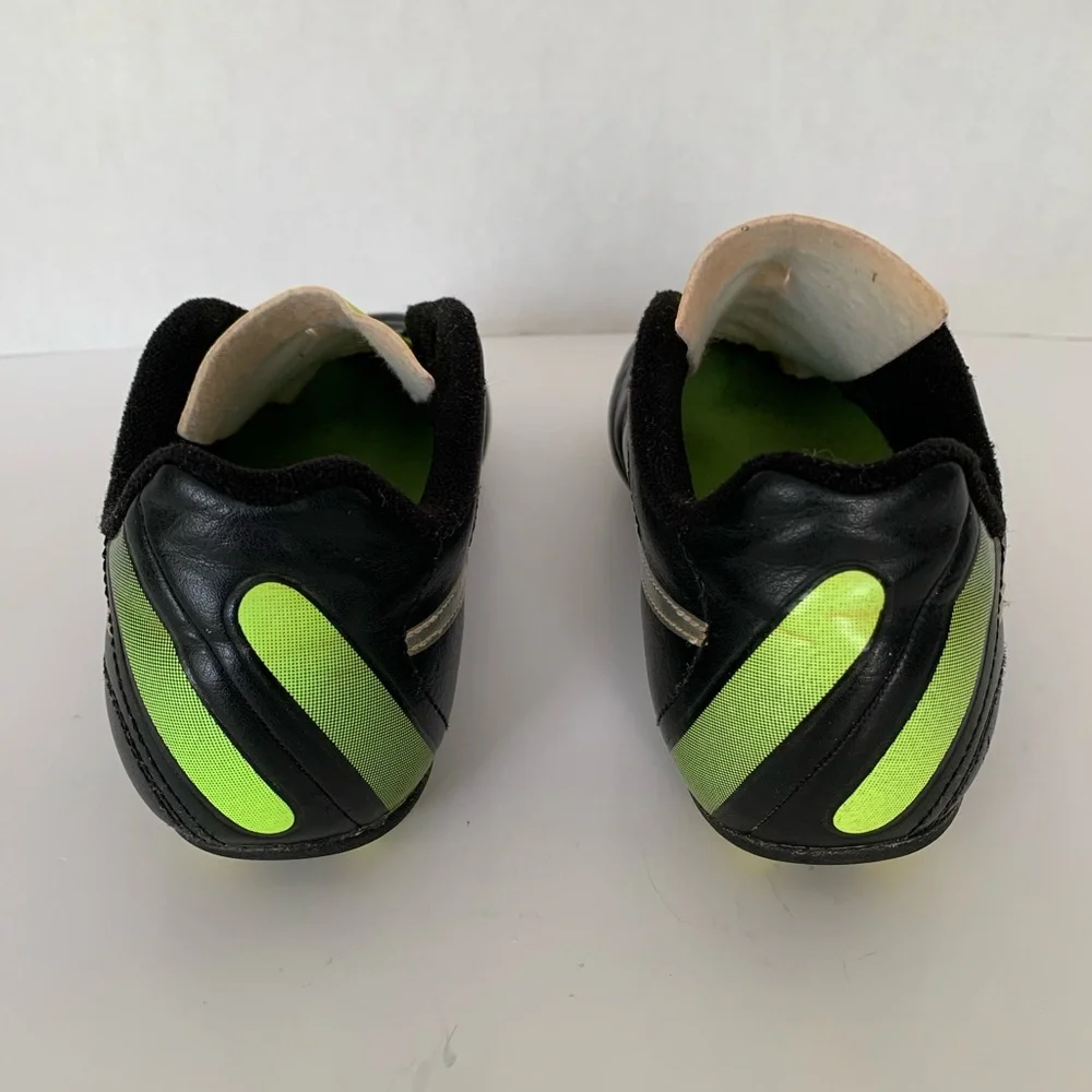 Nike Cleats Boy’s Size 3.5 JR Tiempo Rio FG-R Black White Metallic Silver